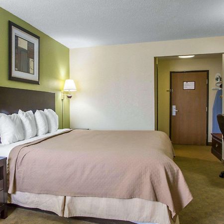 Quality Inn Мерилвил Екстериор снимка