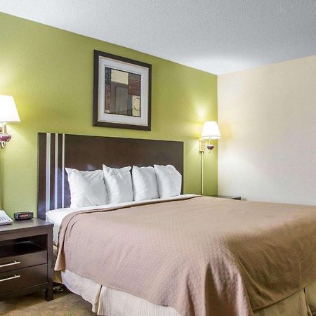 Quality Inn Мерилвил Екстериор снимка