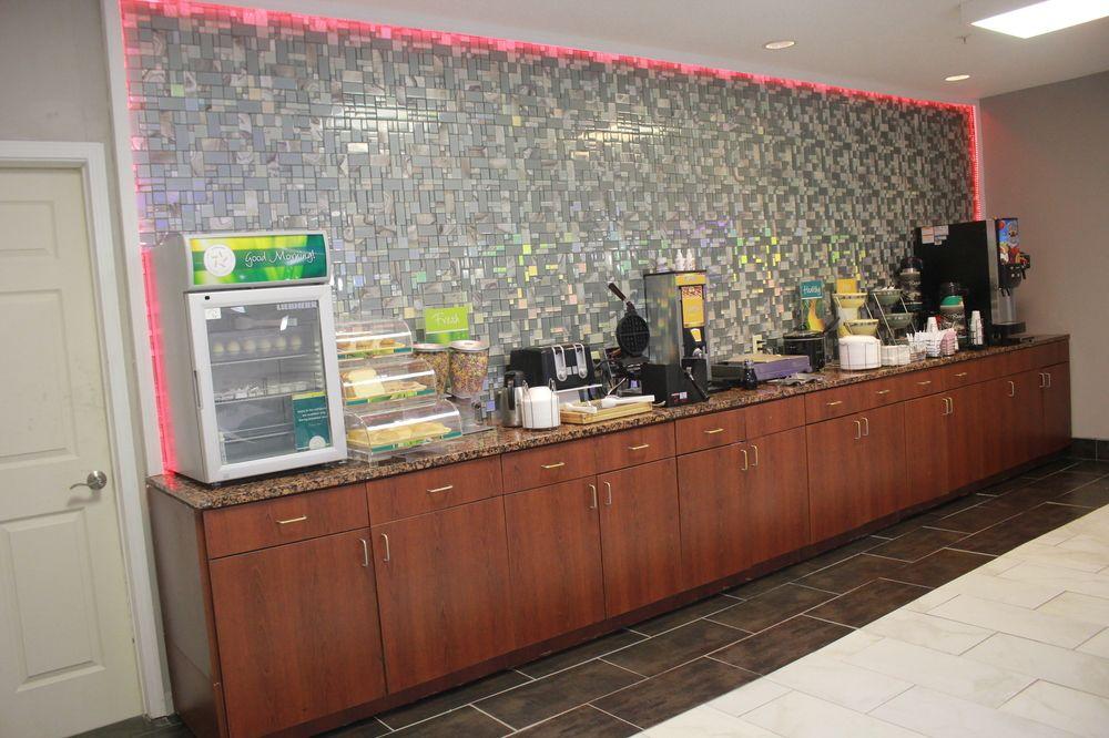 Quality Inn Мерилвил Екстериор снимка