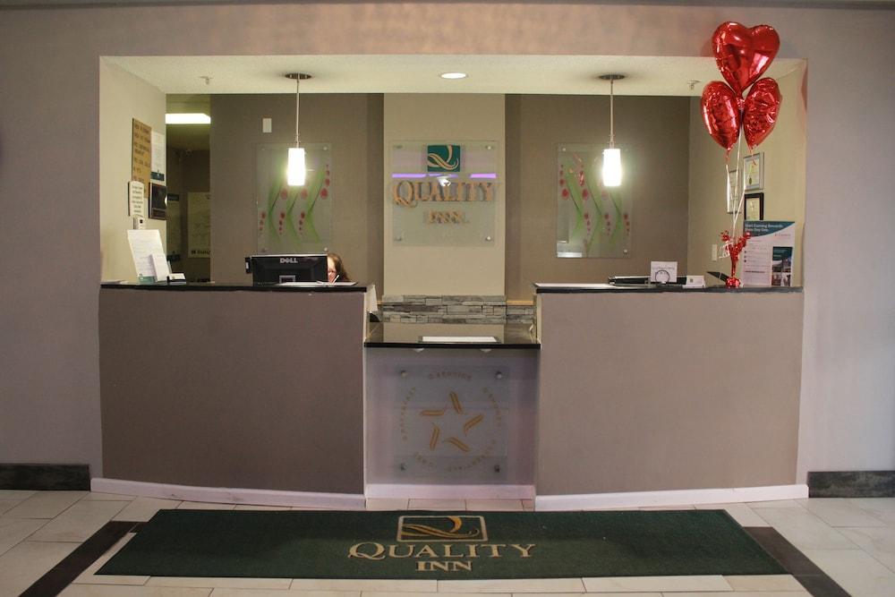 Quality Inn Мерилвил Екстериор снимка