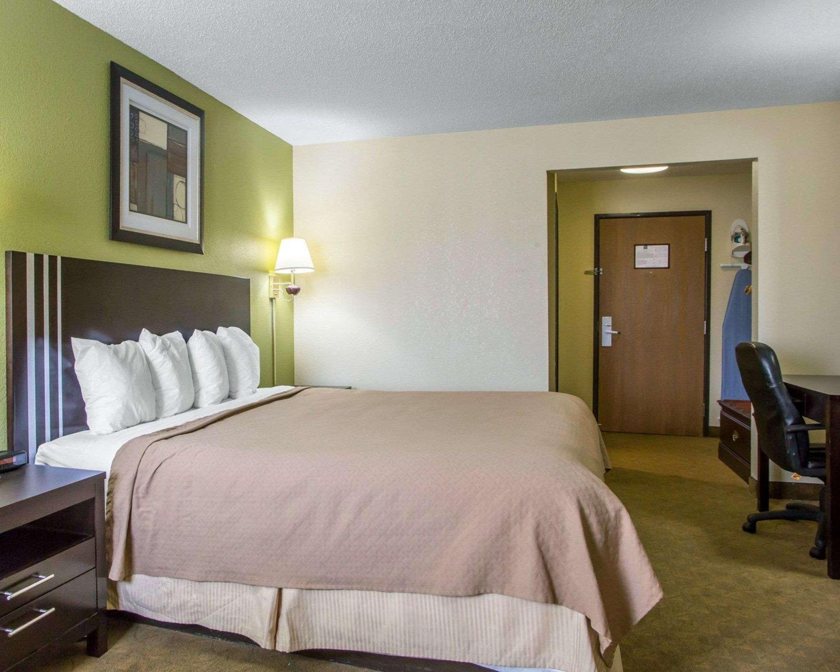 Quality Inn Мерилвил Екстериор снимка