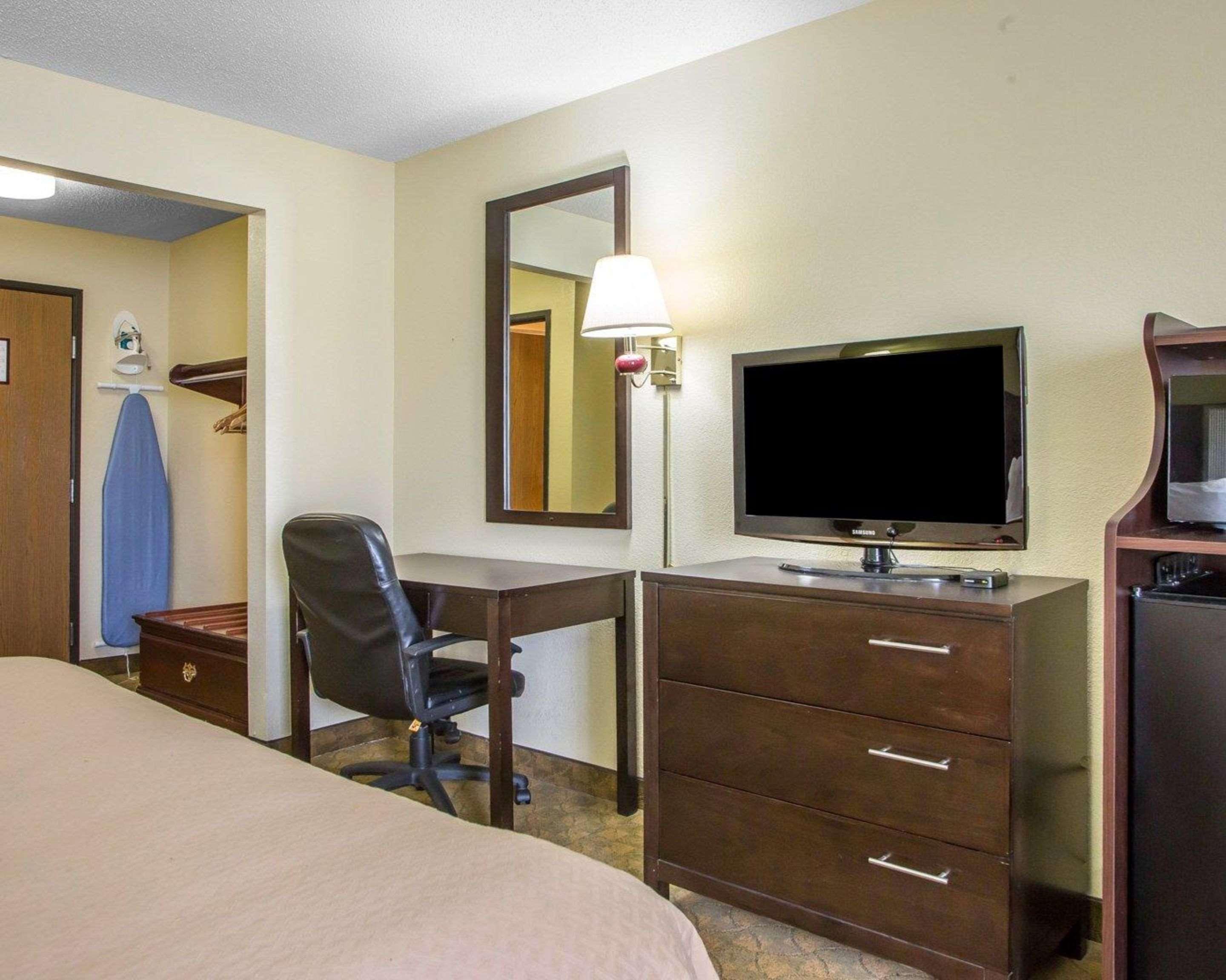 Quality Inn Мерилвил Екстериор снимка