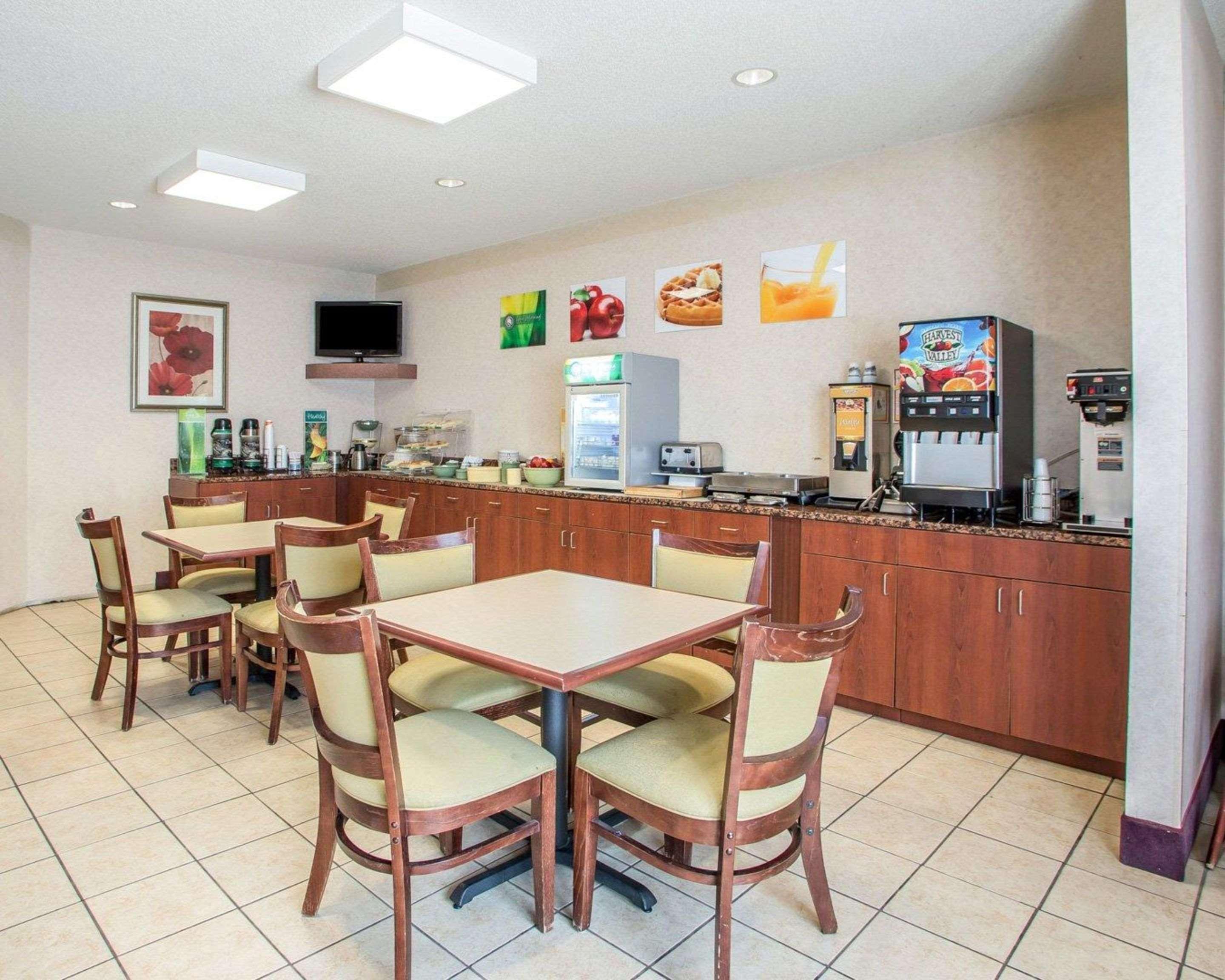 Quality Inn Мерилвил Екстериор снимка