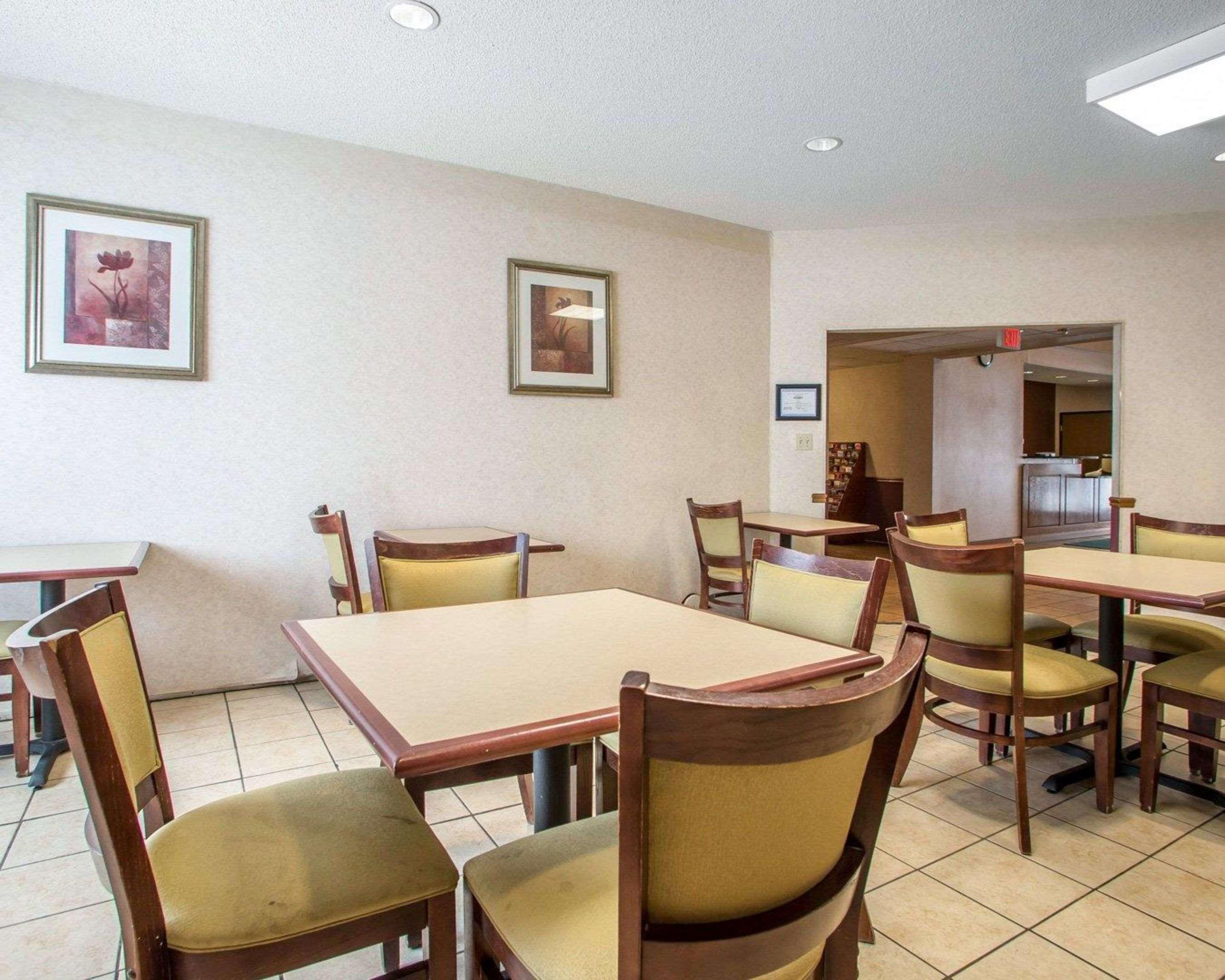 Quality Inn Мерилвил Екстериор снимка