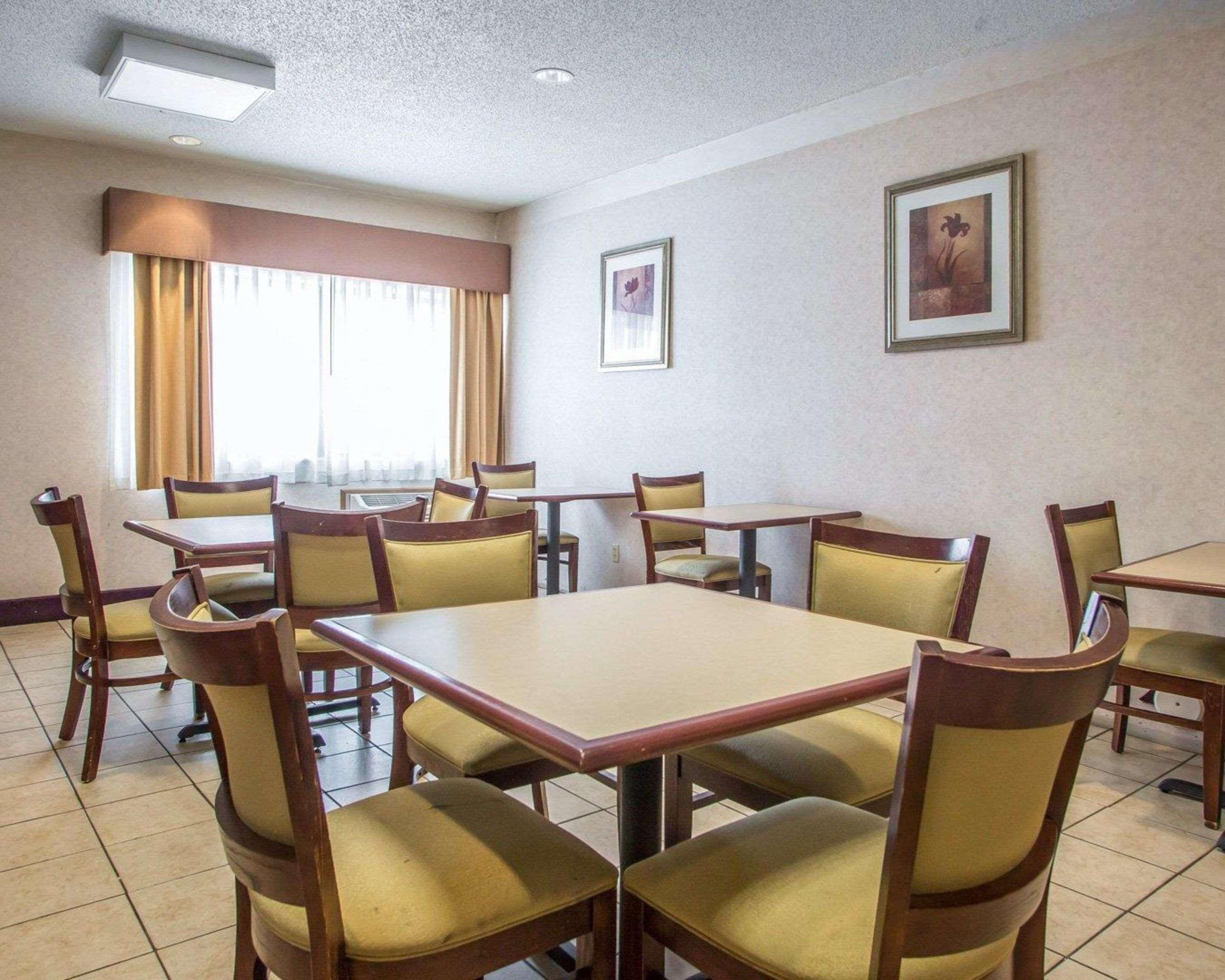 Quality Inn Мерилвил Екстериор снимка