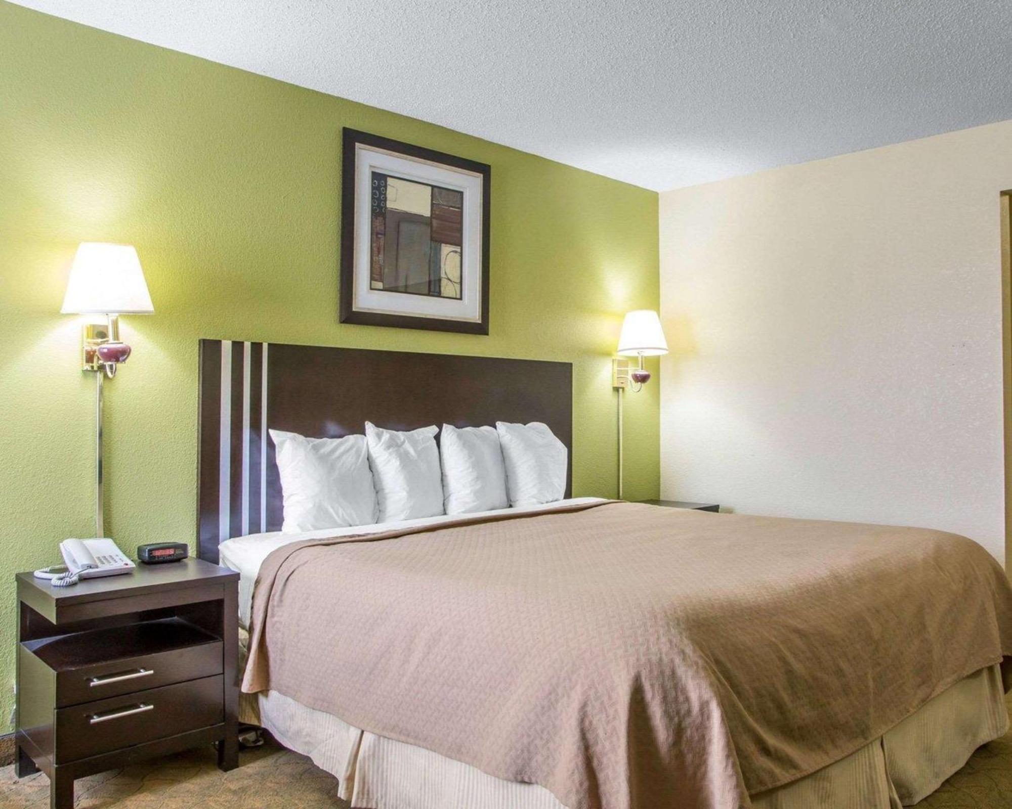 Quality Inn Мерилвил Екстериор снимка