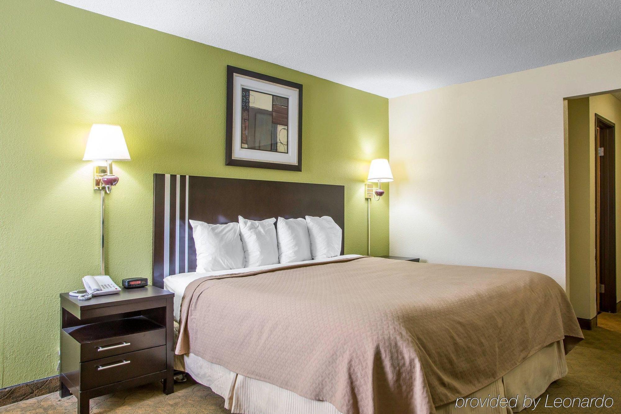 Quality Inn Мерилвил Екстериор снимка