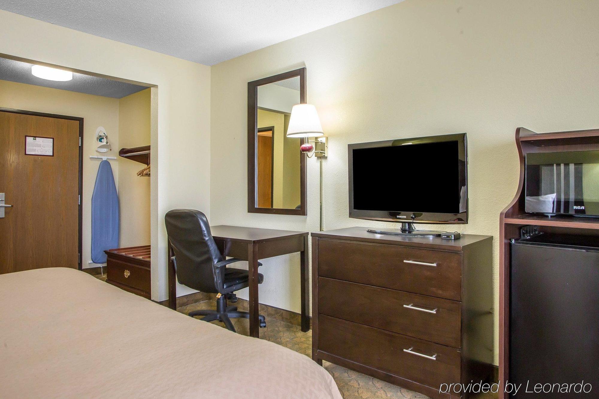 Quality Inn Мерилвил Екстериор снимка