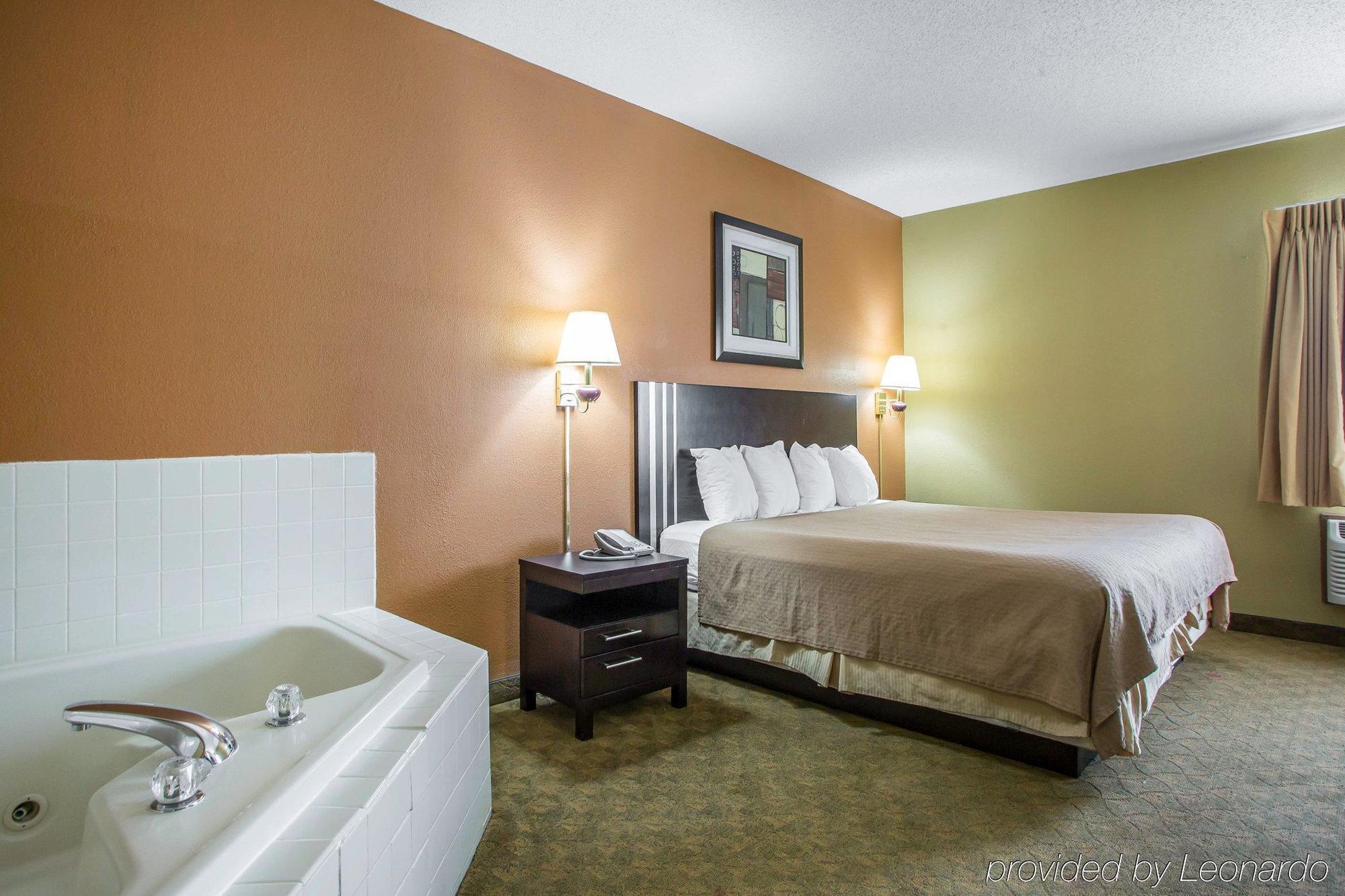 Quality Inn Мерилвил Екстериор снимка