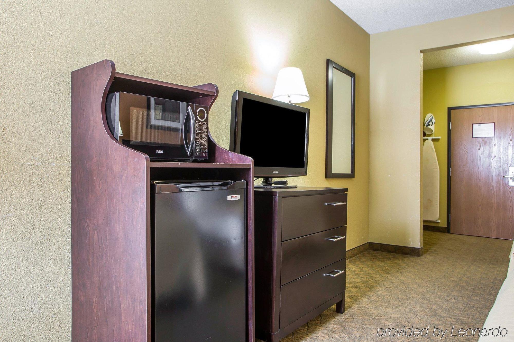 Quality Inn Мерилвил Екстериор снимка
