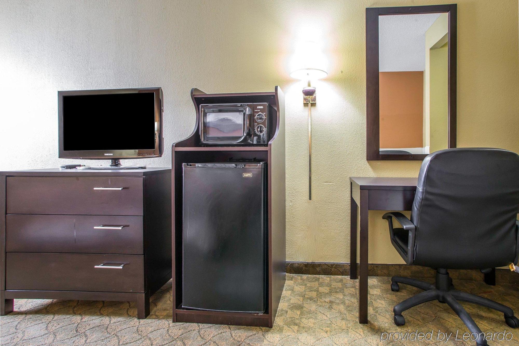Quality Inn Мерилвил Екстериор снимка